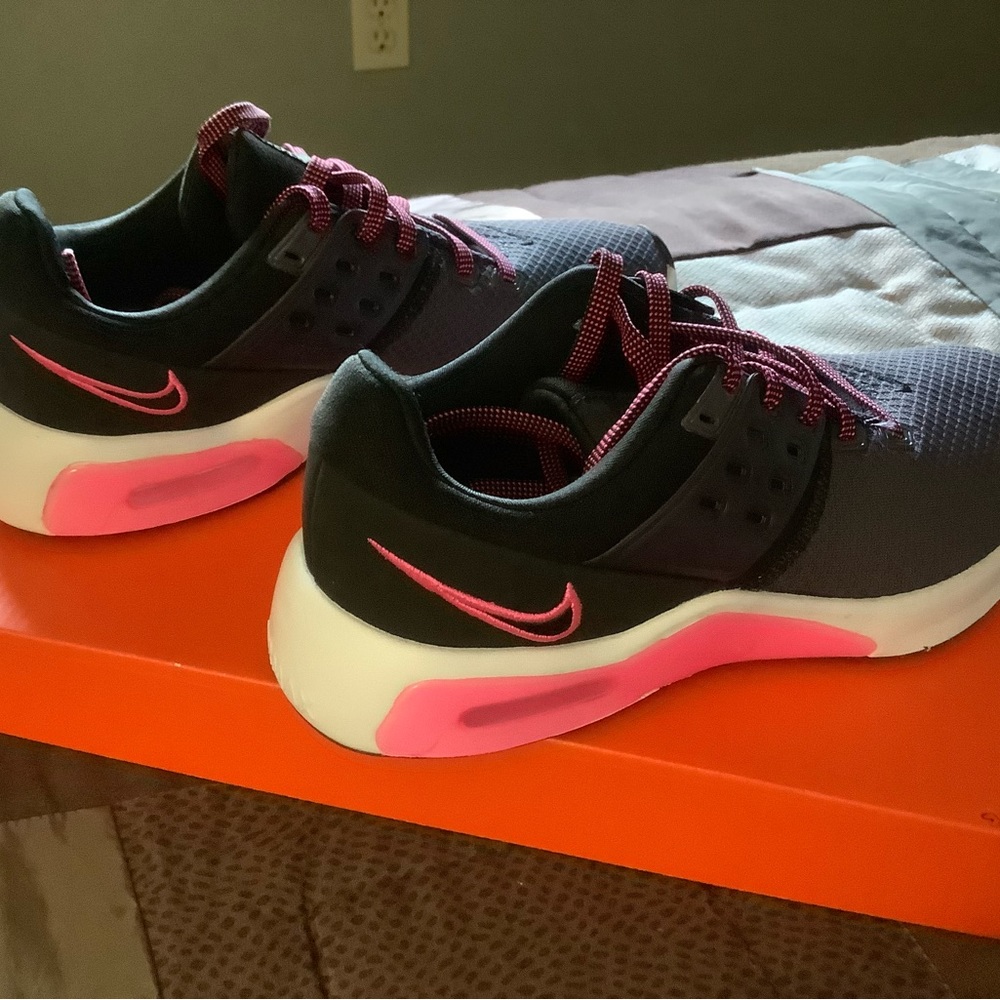 NIKE Air Max Bella TR 4   Size 6.5